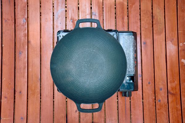 キャンプ飯が簡単&楽に調理可能！人気の鉄板マルチグリドルを実際に検証してみた