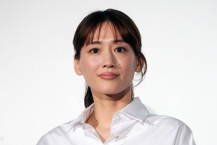 綾瀬はるかさん（2024年11月1日、時事通信フォト）
