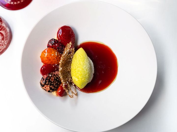 火を入れて甘みが増したイチゴ。