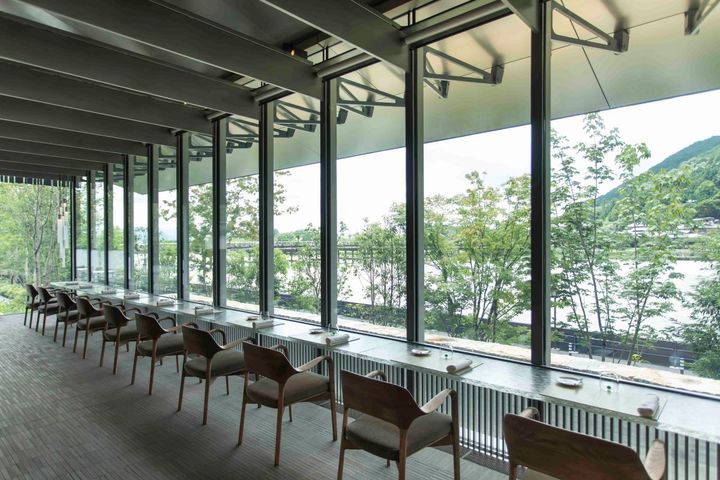 朝食やランチ時には、眼前の風景が凄い。