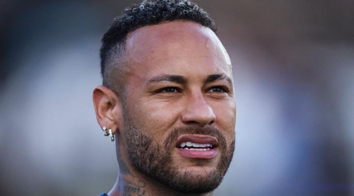 33歳ネイマール、無念の欠場理由を説明…怪我前には妻とカーニバル！？