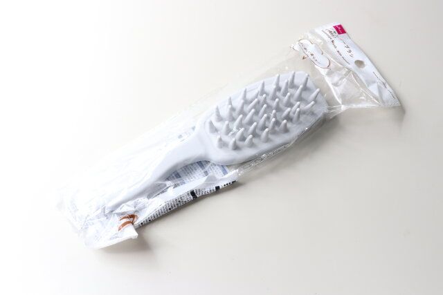 シャンプーブラシ（柄付） ヘアケアグッズ