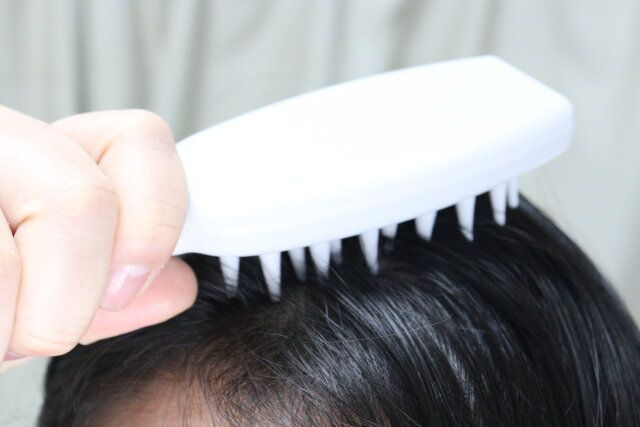 シャンプーブラシ（柄付） 使用例