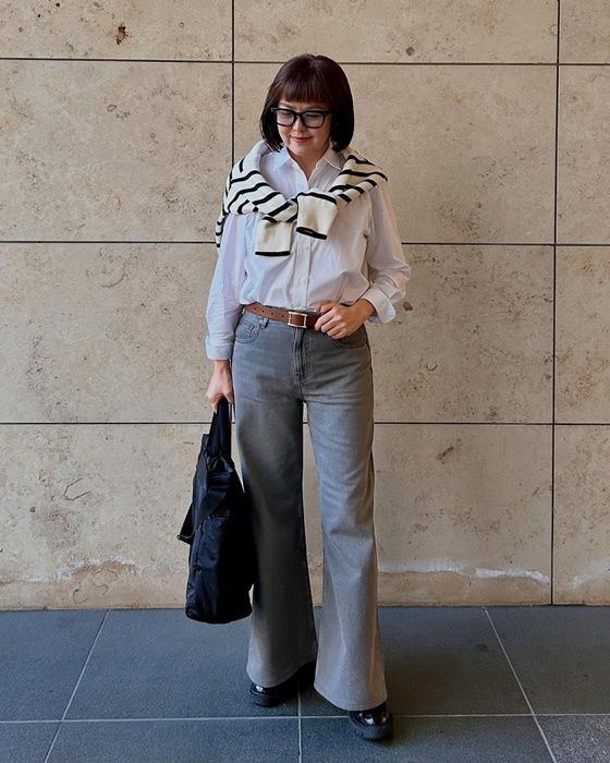 UNIQLO：Cのブラックの「2WAYユーティリティバッグ」×ドレープワイドフレアジーンズ