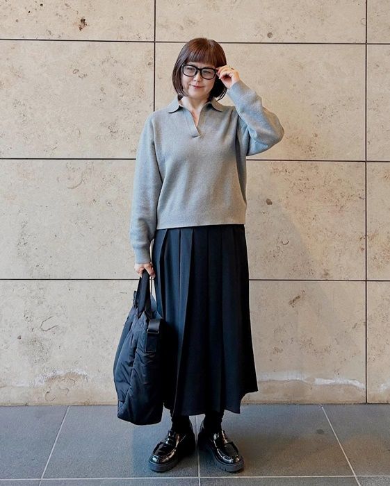UNIQLO：Cのブラックの「2WAYユーティリティバッグ」×プリーツAラインミディスカート