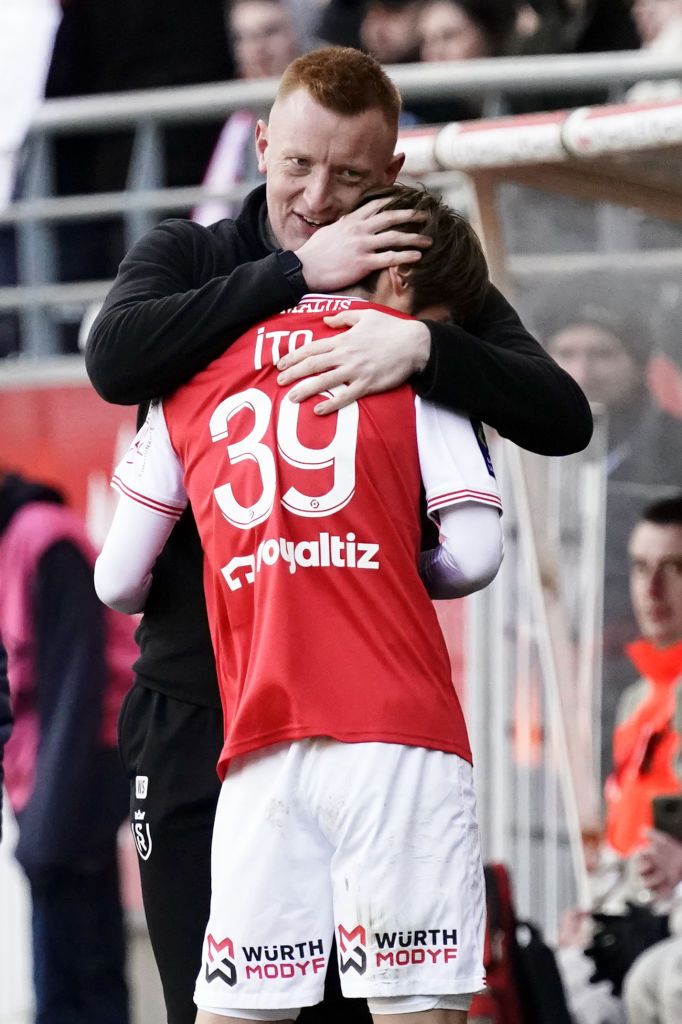 「恋人が昏睡状態で…」日本代表選手も指導した32歳監督、脳炎と甲状腺がんを患った恋人に付き添っていたと告白