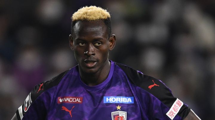 神奈川のJ3チーム、フランス人MFと契約解除でナイジェリア人大型FWを獲得「昇格に向けて共に戦いましょう！」 