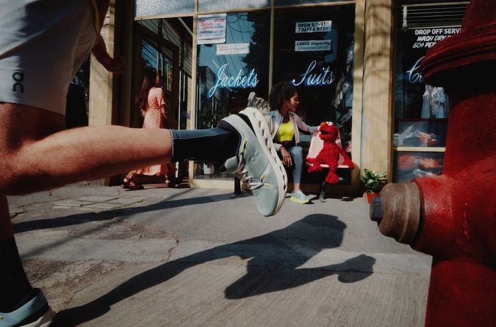 スイスのスポーツブランド《オン》がエルモと届ける、“ソフト”で新しいランニングって？