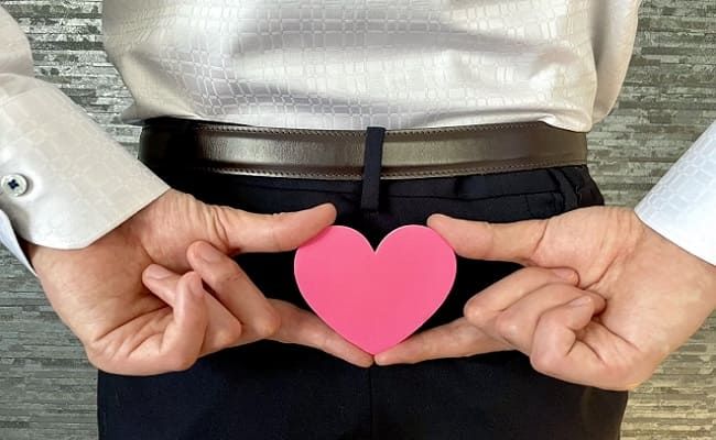 ハートマークを持っている人