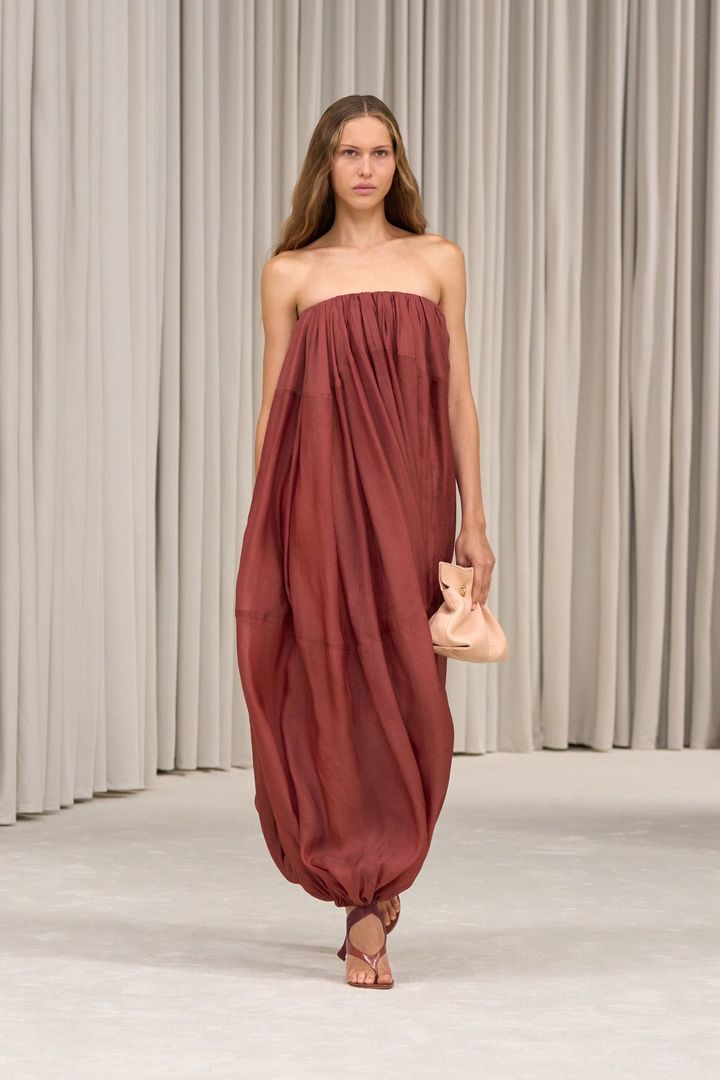 フェラガモ（FERRAGAMO）2025年春夏コレクションより。Photo_ Alessandro Lucioni/Gorunway.com