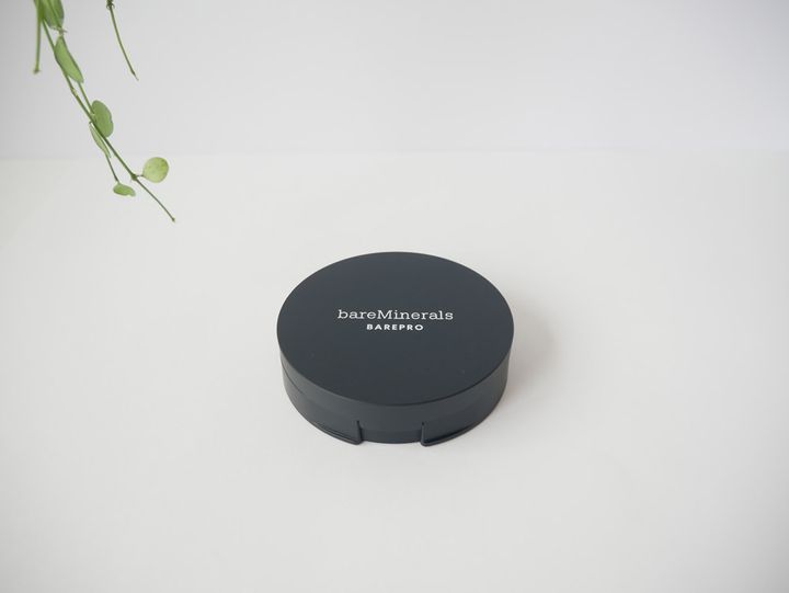 ハイカバーなのに崩れにくい大人気ファンデが美肌成分を強化して進化！ ベアミネラル「ベアプロ 24HR パウダー ファンデーション」