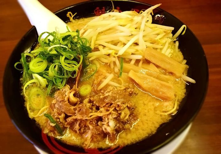 魁力屋「特製肉玉醤油そば」