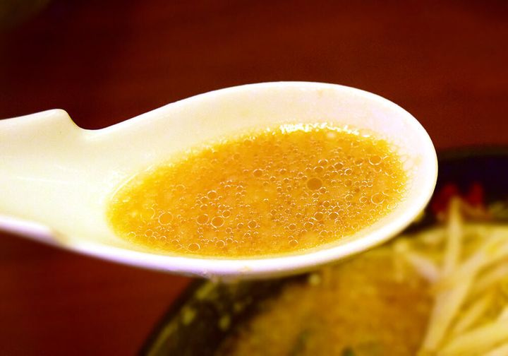 魁力屋「特製肉玉醤油そば」