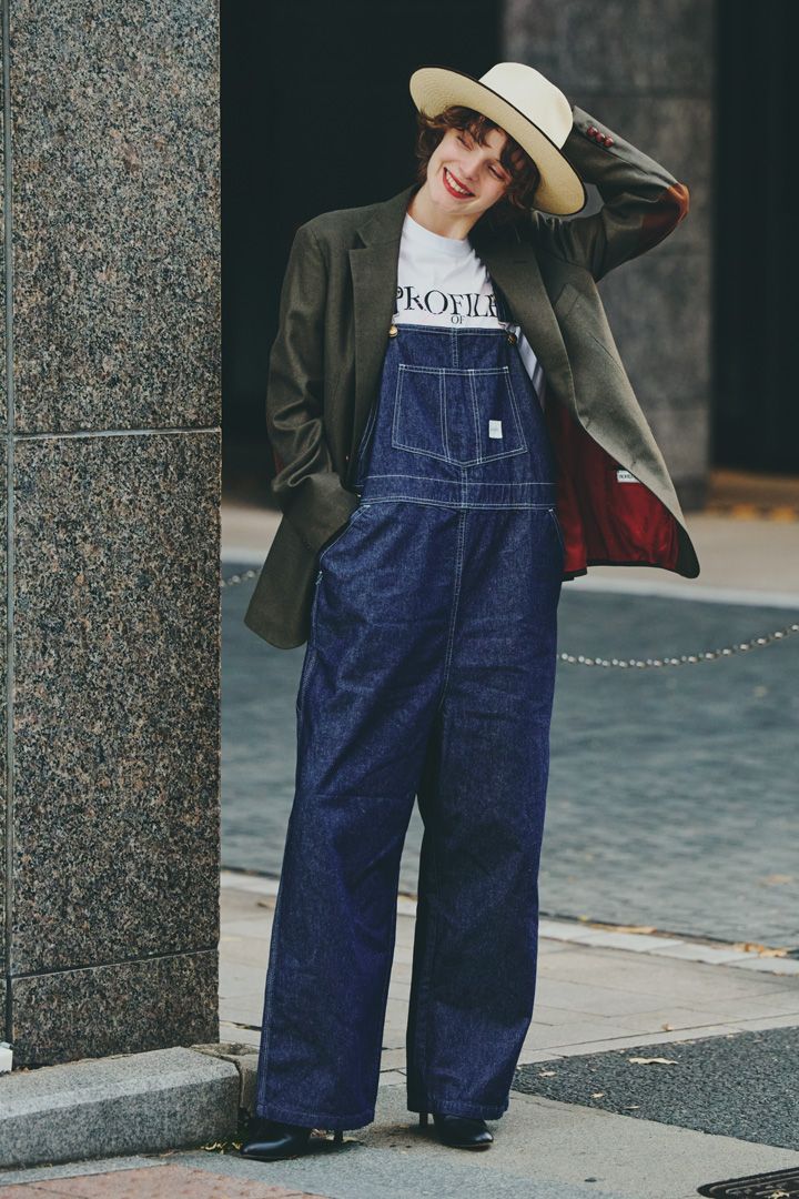 ジャケットを羽織るだけでかっこいい！オーバーオールの着こなしのコツ