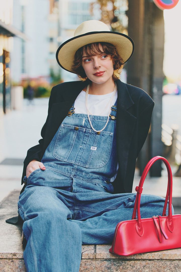 ジャケットを羽織るだけでかっこいい！オーバーオールの着こなしのコツ