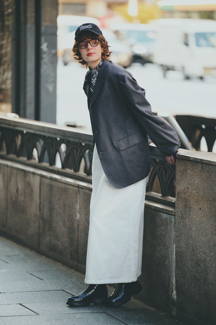 ジャケットを羽織るだけでかっこいい！オーバーオールの着こなしのコツ