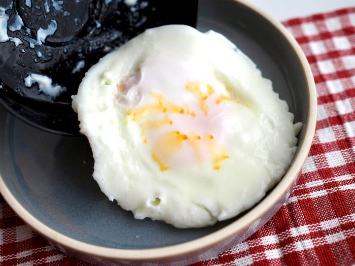 ダイソー「電子レンジ調理器 目玉焼き」