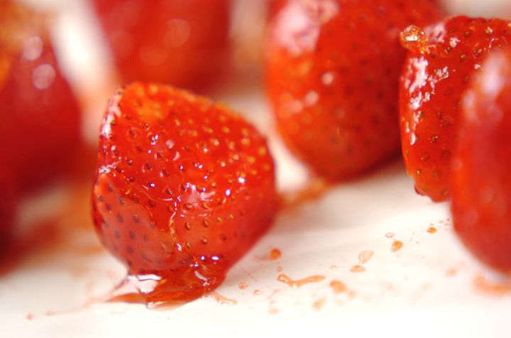 ビックリするほど簡単！屋台のカリカリいちご飴の作り方2