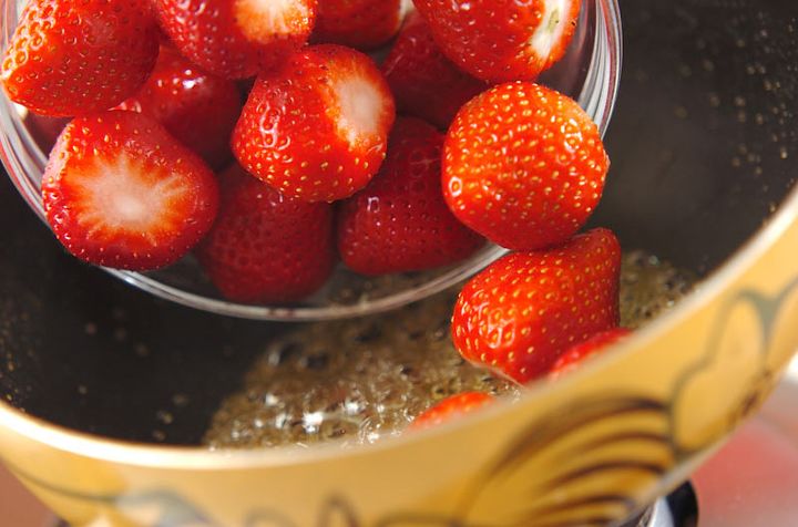 ビックリするほど簡単！屋台のカリカリいちご飴の作り方1