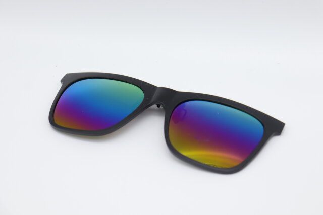 メガネの上からサングラス（スクエア、ミラーレンズ）2