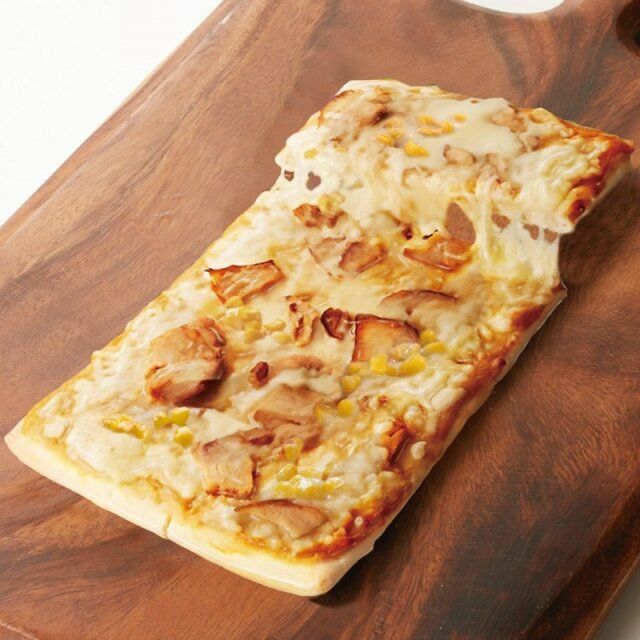 シャトレーゼ そのまま焼くだけピザ 照りマヨチキン