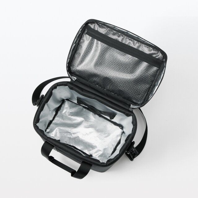 無印良品の保冷バッグ L 黒2