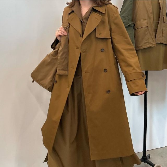 トレンチコートを着たコーデ