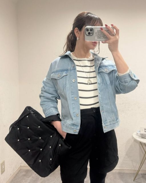 デニムオーバーサイズジャケットを着たコーデ