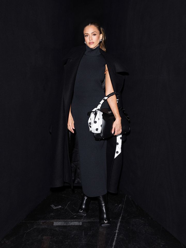 jessica-BALENCIAGA-WINTER-25-VIP-IMAGE_Jessica-Alba-(1).jpg