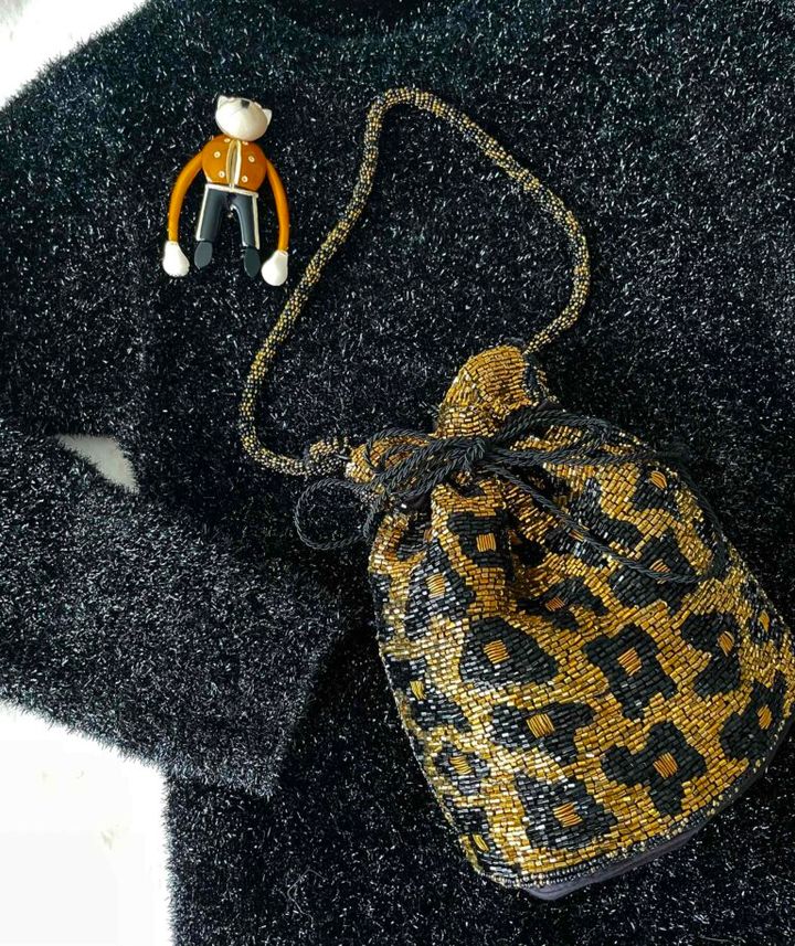 小ぶりのビーズバッグ