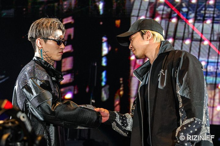 平本蓮（左）と朝倉未来（C）RIZIN FF