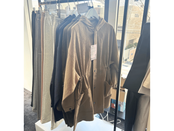 【ワークマン新商品】コスパ最強なのに高機能！春キャンプに大活躍するウェア3選