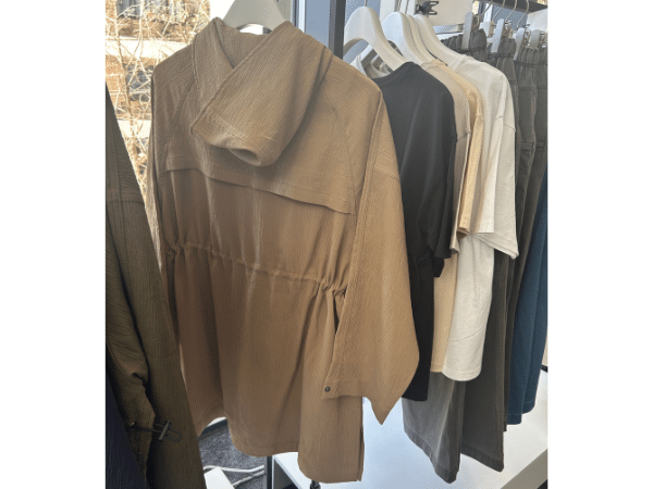 【ワークマン新商品】コスパ最強なのに高機能！春キャンプに大活躍するウェア3選