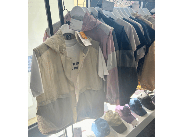 【ワークマン新商品】コスパ最強なのに高機能！春キャンプに大活躍するウェア3選