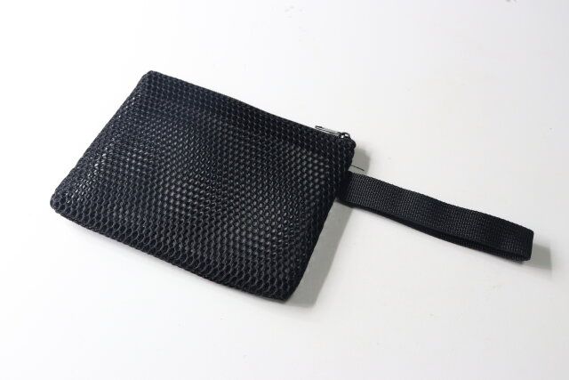 ダイソー 化粧ポーチ（メッシュ）