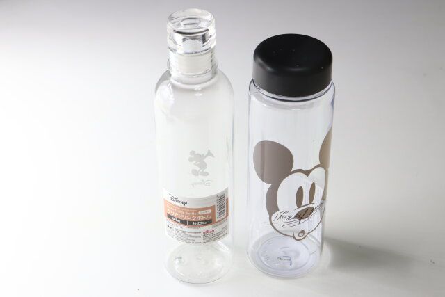 ダイソーのミッキーのドリンクボトル2種