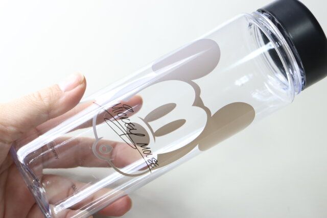 ダイソーのミッキーのドリンクボトル