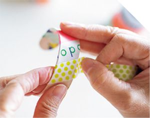 マスキングテープとアイスの棒を使って工作しよう！ おしゃれな「マステブレスレット」の作り方の画像3