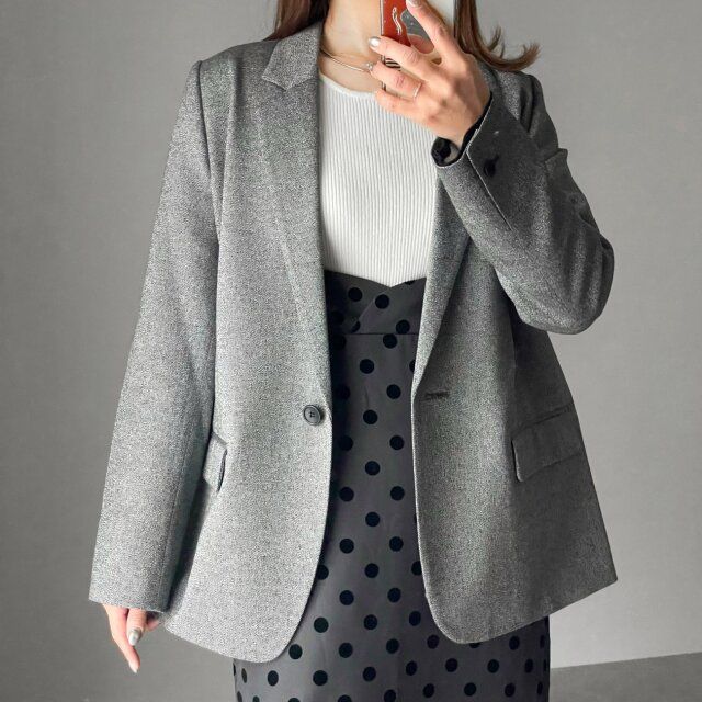 ジャケット 淡いグレー 着用