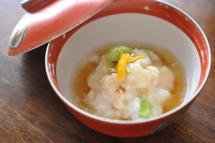 ▲すりおろしたカブを蒸した「かぶら蒸し」。甘みが際立つ食べ方の一つ。