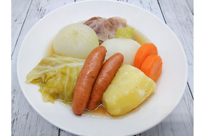 ▲カブを煮込んだ「ポトフ」。スープが染みたトロトロのカブが格別の味わい。
