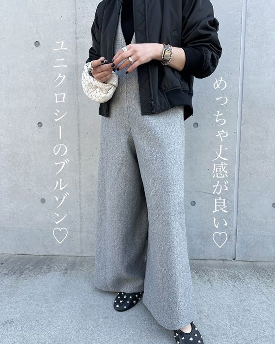 UNIQLO：Cのブラックの「ボマージャケット」×Vネックオールインワン