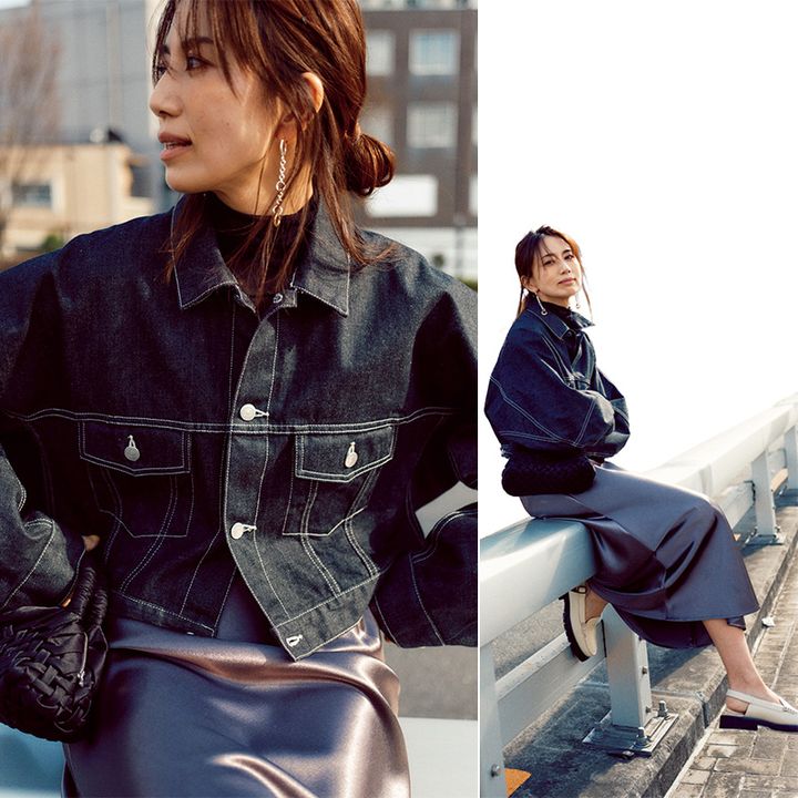 黒デニムジャケットにサテンスカートのキレイ目デニムコーデ