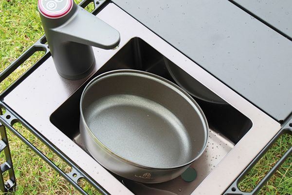 キャンプを快適にしてくれる神アイテム！キッチンテーブルを実際に検証してみた