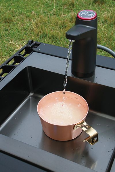 キャンプを快適にしてくれる神アイテム！キッチンテーブルを実際に検証してみた