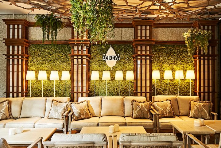 ザ ストリングス 表参道