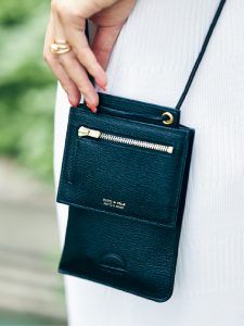 L’arcobalenoのスマホショルダー