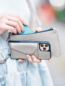 BANDOLIERのスマホショルダー