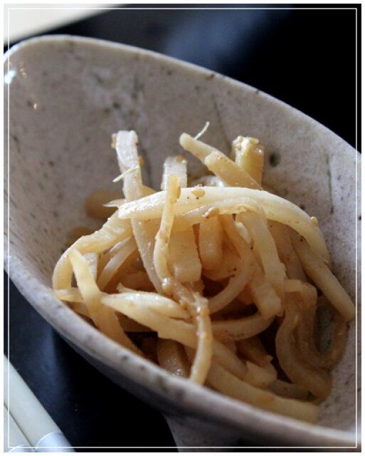 大根の皮のすっぱいきんぴら