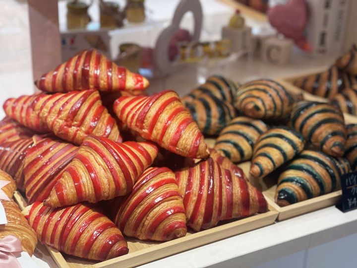 「バイカラークロワッサン」1個 518円